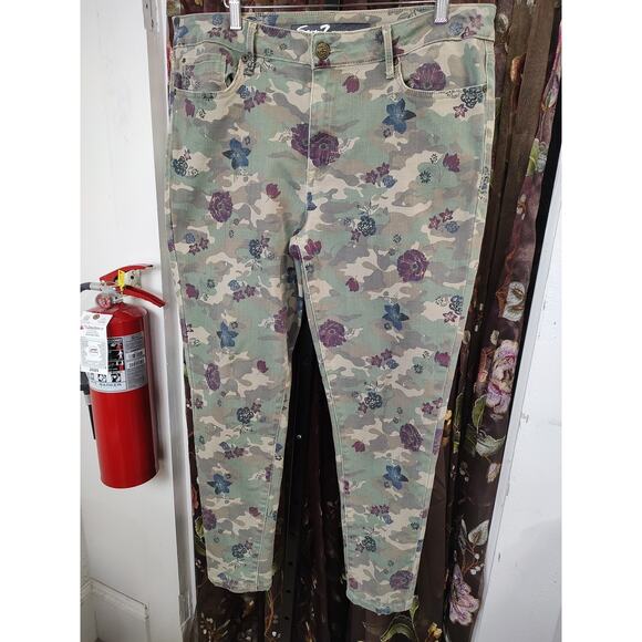 Women's Seven Jeans High Rise Straight Camo Floral Size 16 - Picture 4 of 16